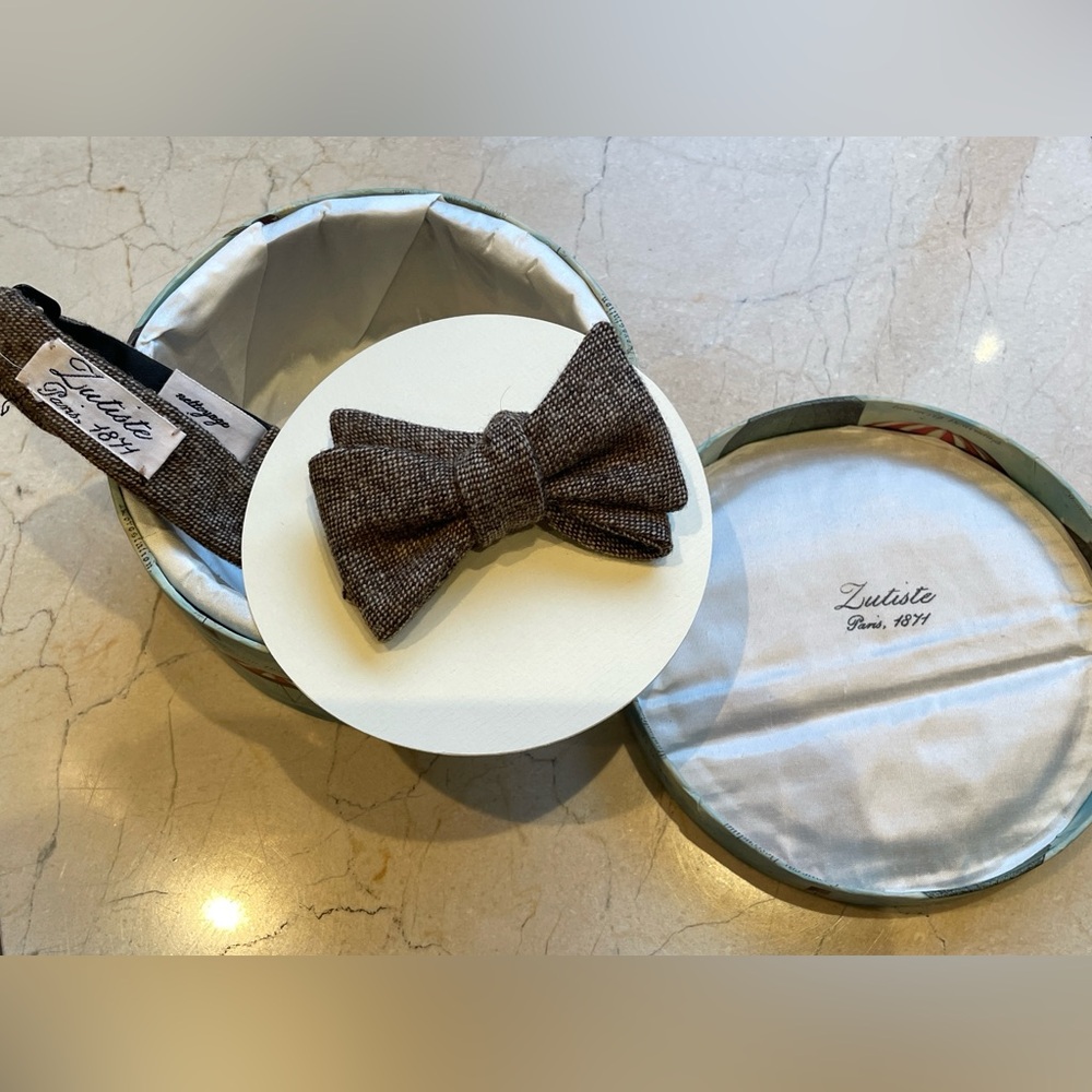 Brand New Lutiste bow tie